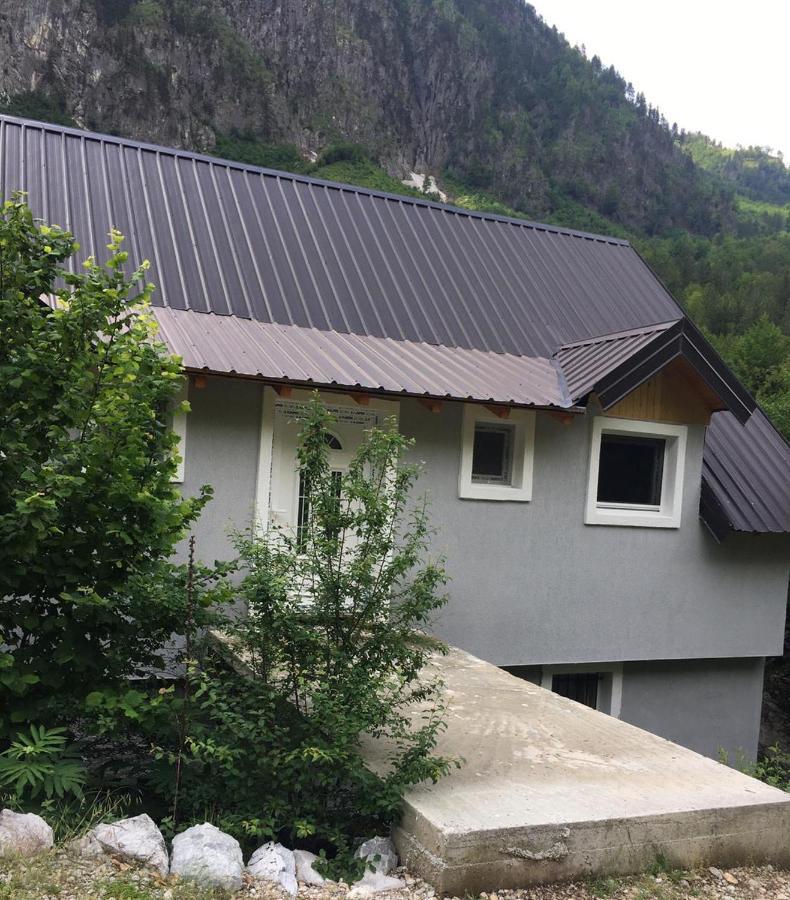 Bujtina Sherifaj 발보너 외부 사진